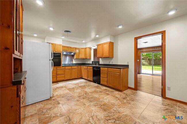 Building Photo - 201 Hillcrest Dr