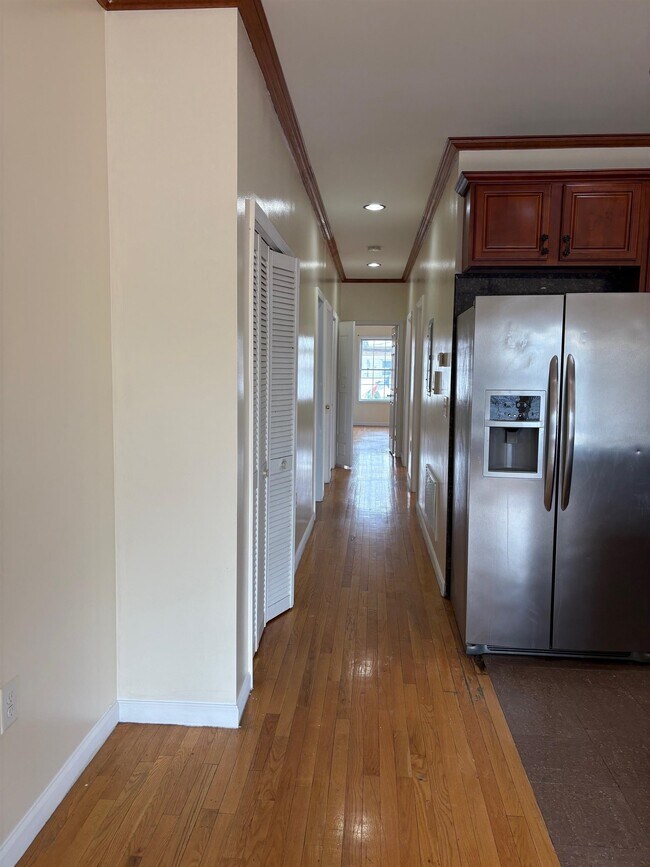 Building Photo - 30 Whitman Ave