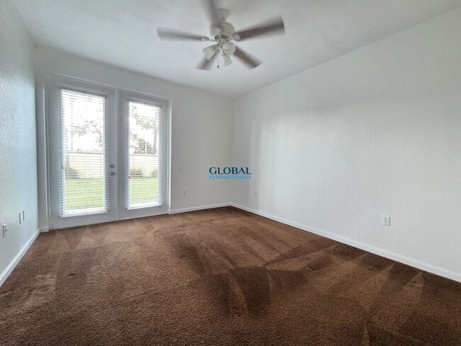 Building Photo - 3Bdrm Townhome -- Gated Community of Vista...
