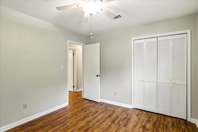 Building Photo - 3232 Riddle Dr