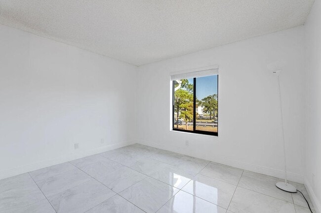 Building Photo - 3612 Alder Dr