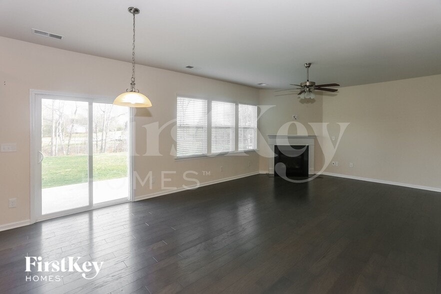 Building Photo - 182 Paradise Hills Cir