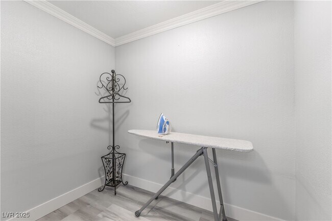 Building Photo - 2419 E Vegas Valley Dr