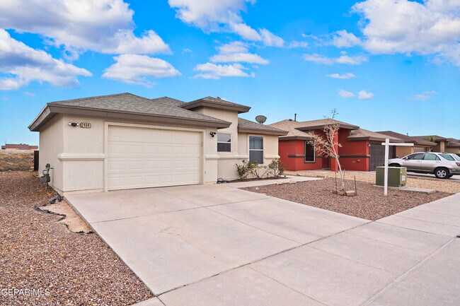 Building Photo - 2404 Escape Point St