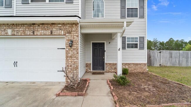 Building Photo - Spacious 3BR Home with Fenced Yard Near Ft. Stewart