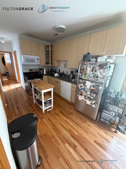 Building Photo - 819 N Wood St