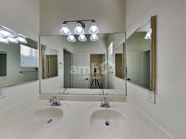 Building Photo - 19133 E Seagull Dr