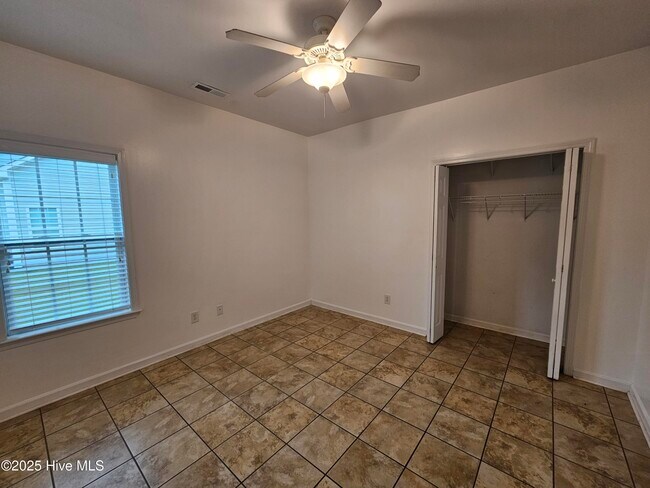 Building Photo - 109 Penquin Pl