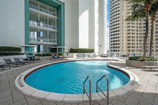 Building Photo - 900 Brickell Key Blvd