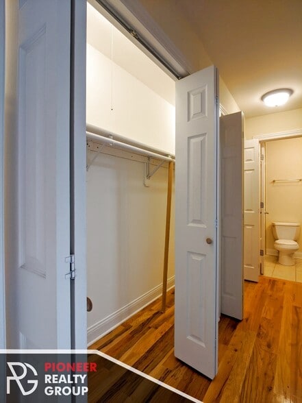 Building Photo - 557 W Arlington Pl