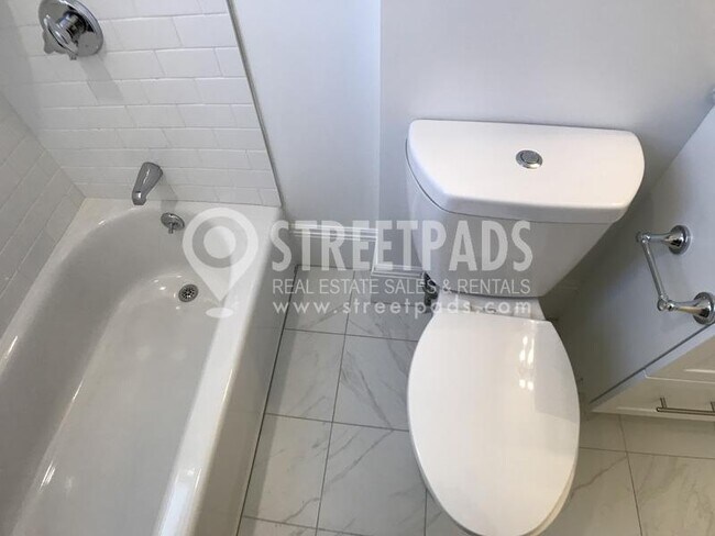 Building Photo - 2 bedroom in Brookline MA 02446