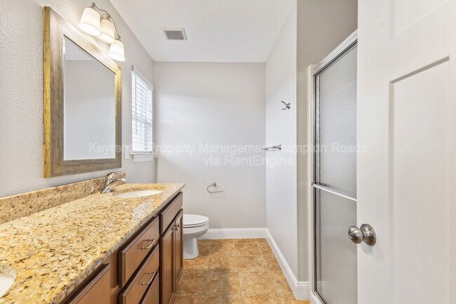 Building Photo - 611 Vero St