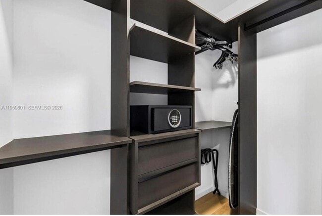 Building Photo - 398 NE 5th St