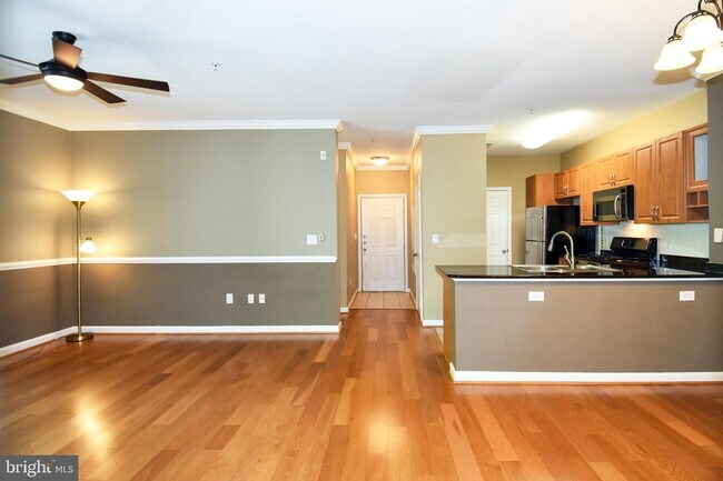 Building Photo - 12140 Garden Grove Cir