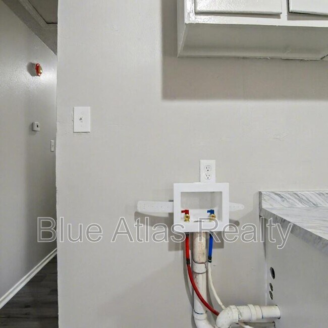 Building Photo - 4024 Wiman Dr