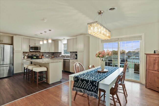 Building Photo - 13715 Dixie Dr