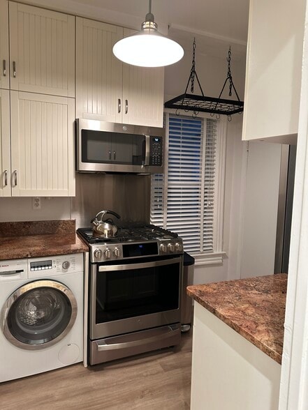 Bosch washing machine - 3042 R St NW