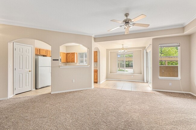 Building Photo - 2 bedroom Condo ,Gated community  Hillsbor...