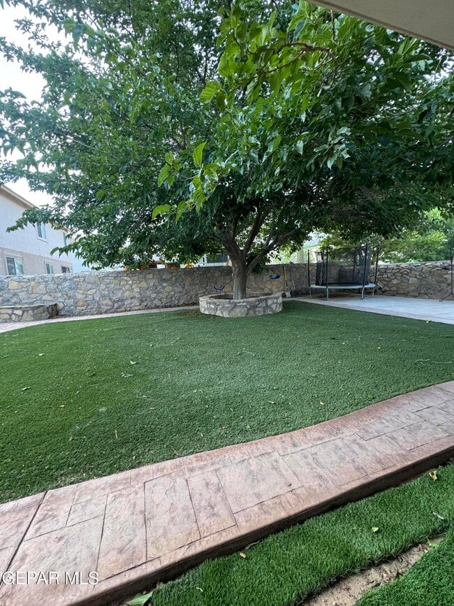 Building Photo - 3033 Tierra Humeda Dr