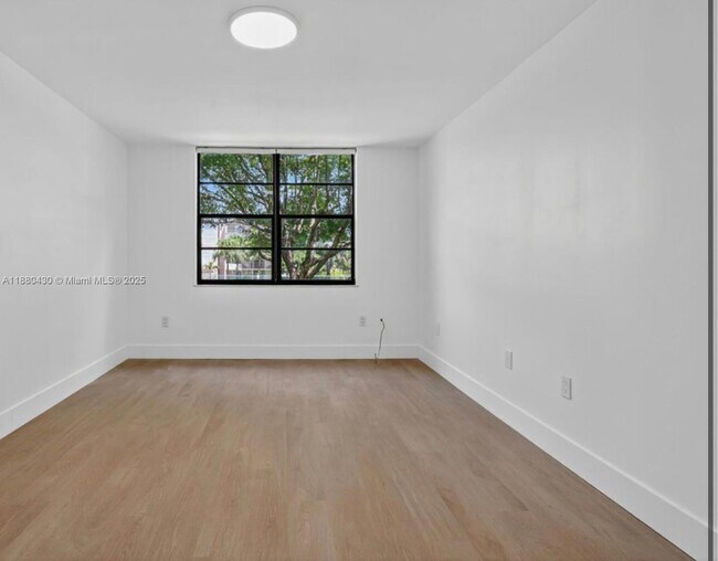 Building Photo - 13020 SW 92nd Ave