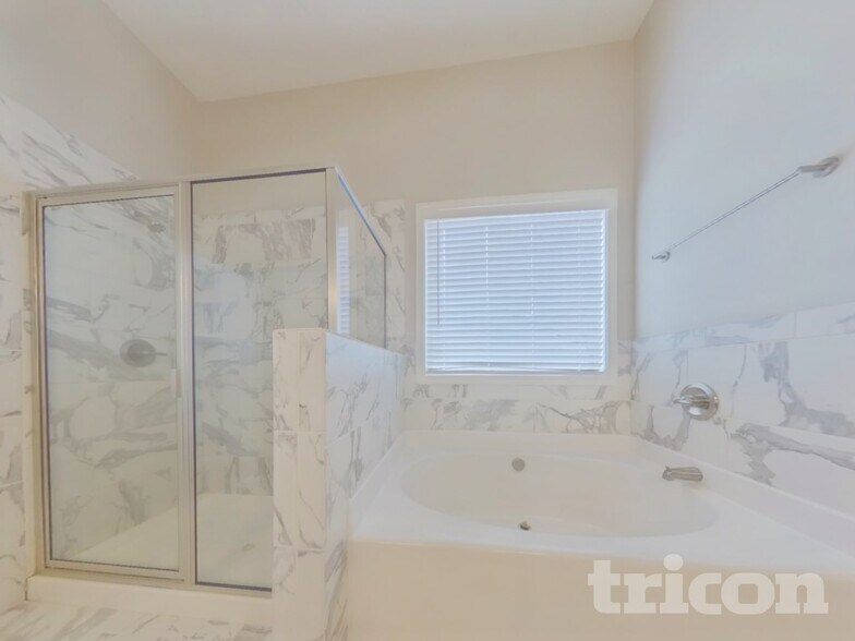 Building Photo - 218 Evergreen Way