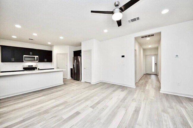 Building Photo - 1056 Winnsboro Lp