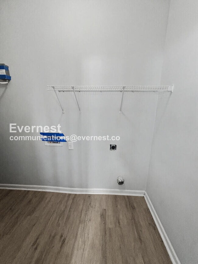 Building Photo - 8641 Thomas Rd