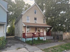Building Photo - 1059 Hancock Ave