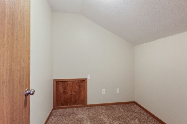 Building Photo - Two story, 3 bedroom, 2 Bath Duplex