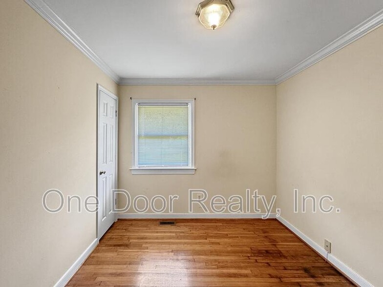 Building Photo - 117 Winston Dr