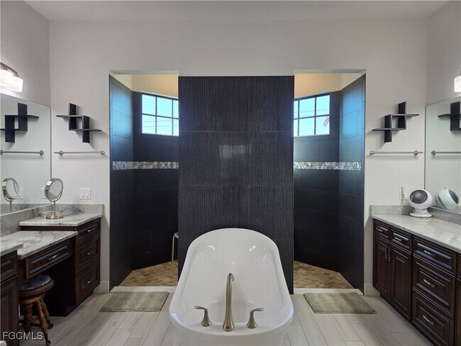 Building Photo - 1255 NW 38th Ave