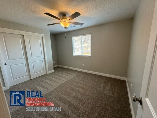Building Photo - River Trail Townhome
