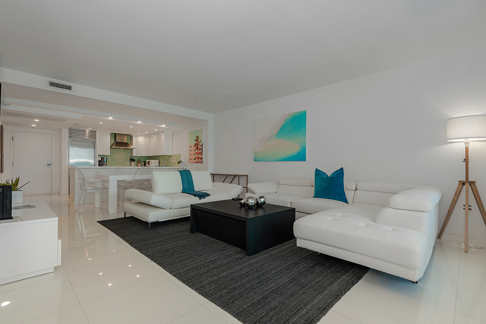 Building Photo - 2301 Collins Ave