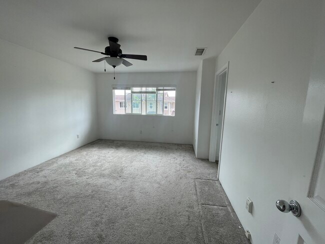 Primary bedroom - view faces community courtyard - 91-1031 Kaipalaoa St