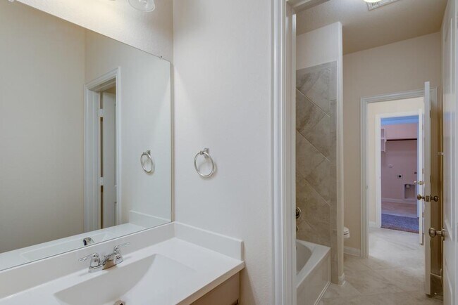 Building Photo - 501 Blue Agave Ln