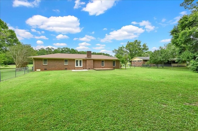 Building Photo - Beautiful 4 Br Brick home