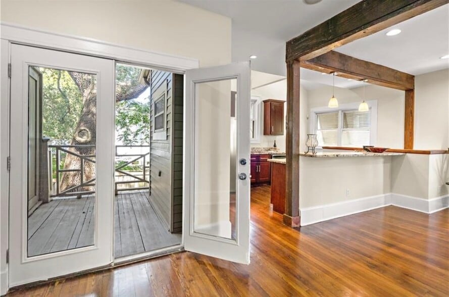 Building Photo - 5815 S Robertson St