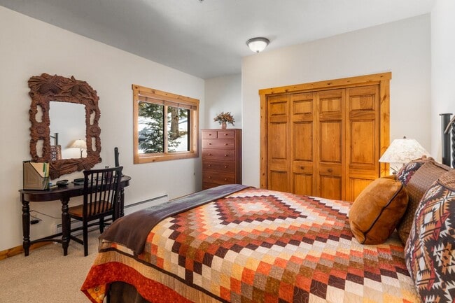 Building Photo - 4 Bed, 4 Bath Condo in The Big Sky Meadow with Garage!