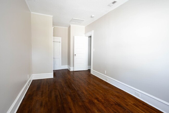 Building Photo - 20 Marion Ave