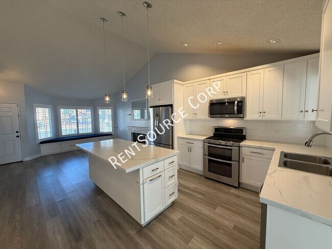 Building Photo - 1940 Simsburry St