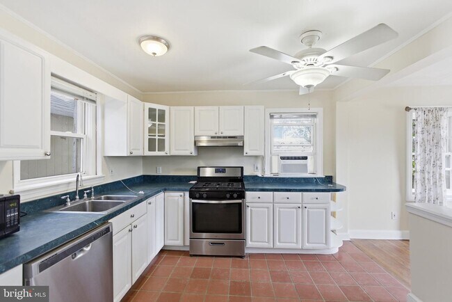 Building Photo - 10626 S Dunmoor Dr