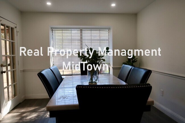 Building Photo - Charming Home Centrally Located in the DFW
