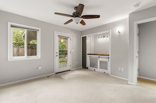 Building Photo - 923 SE 34th Ave