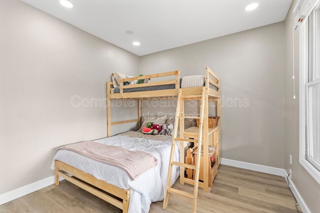 Building Photo - 620 S Benton Ave