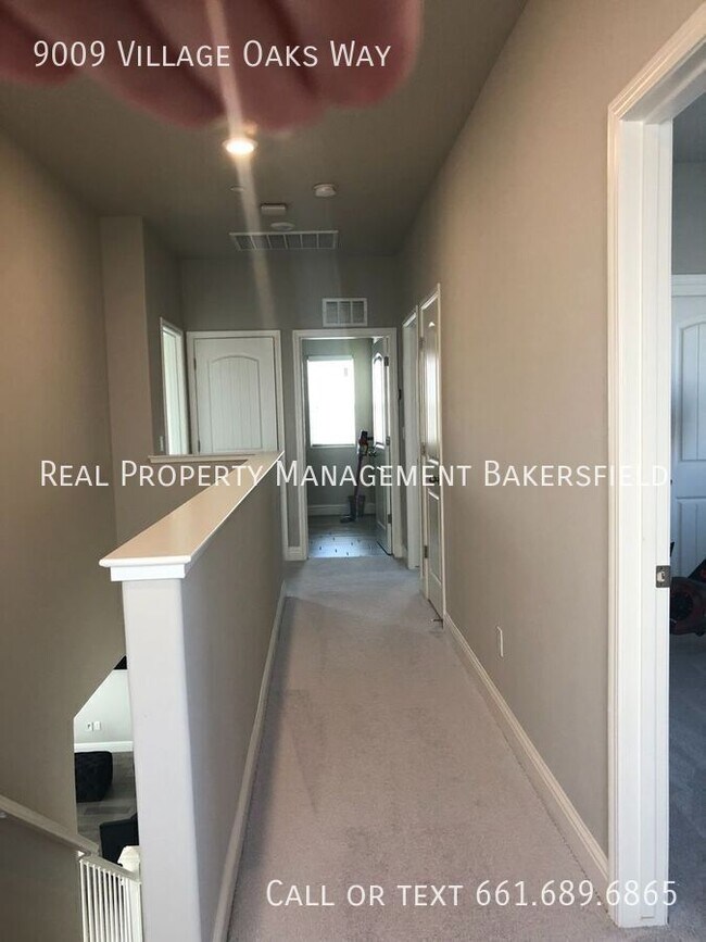 Building Photo - 9009 Village Oaks Way