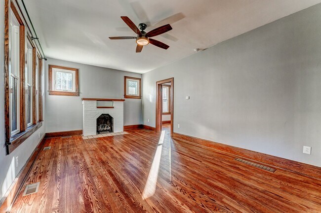 Building Photo - 58 Levels Rd