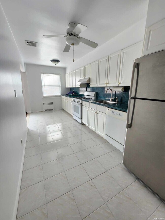 Building Photo - 30-18 81st St