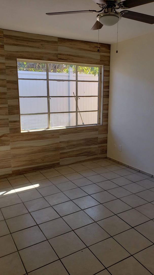 Building Photo - E Washington Ave Triplex