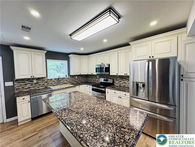 Building Photo - 2671 Levans Rd