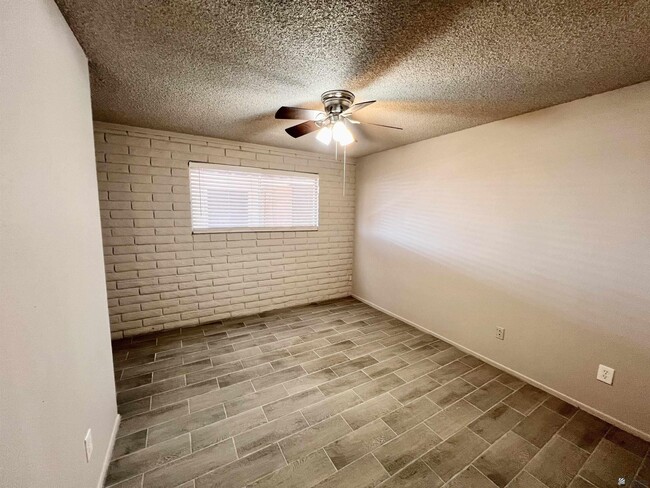 Building Photo - 2130 S 11th Ave